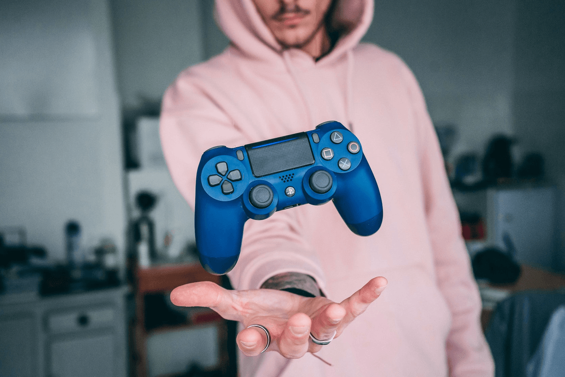 Tokenization in games – play to earn. What benefits blockchain unlocks for players and game developers